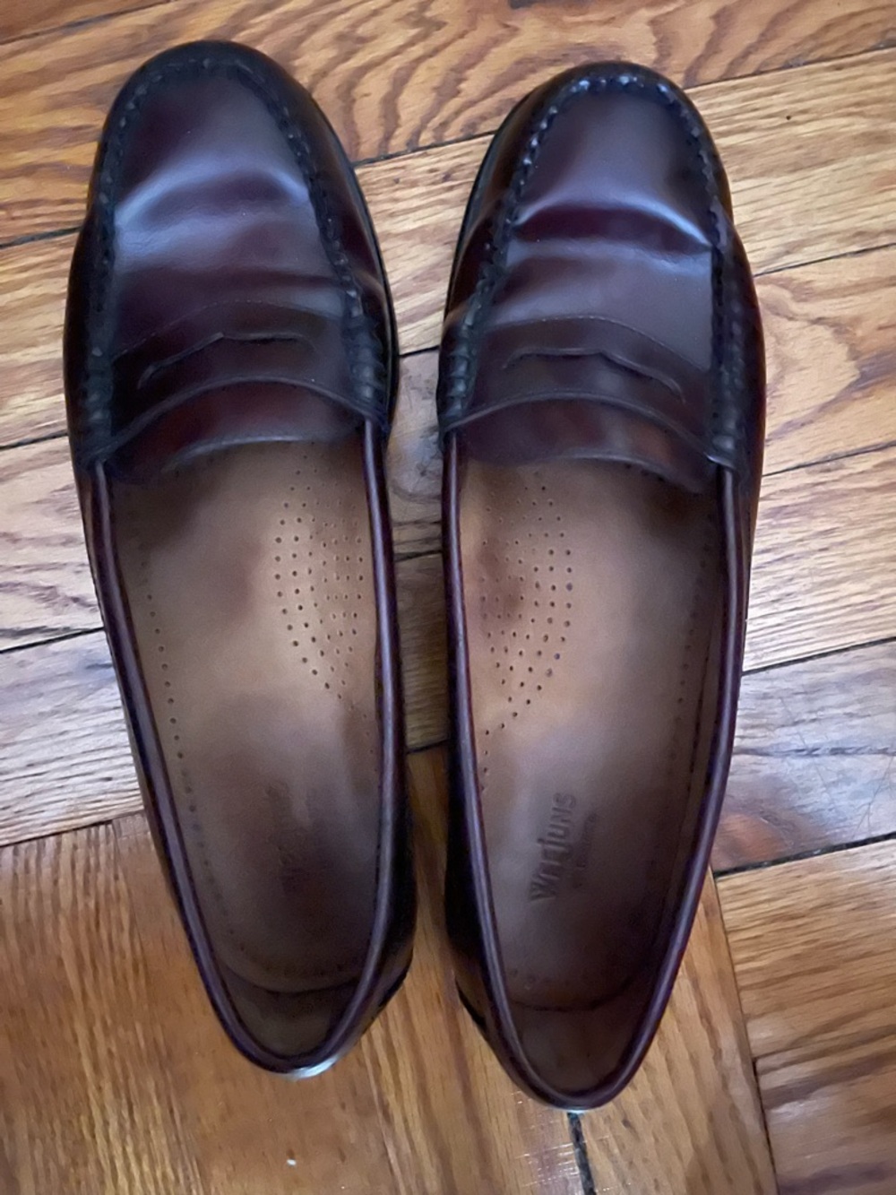 Bass Women's Penny Loafers in Burgundy Brown - pre owned in very good condition